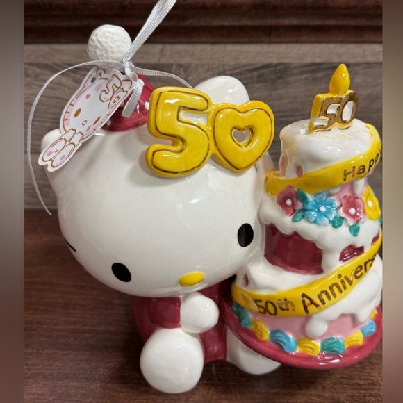 Super Cute Ceramic Hello Kitty 50th Anniversary Holding Cake figurine - NEW - Picture 4 of 10